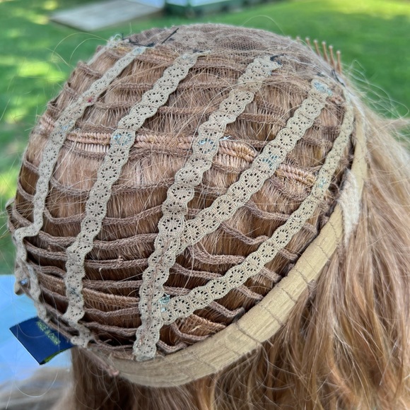 Shake N Go Acrylic light brown wig with bangs - Picture 12 of 16